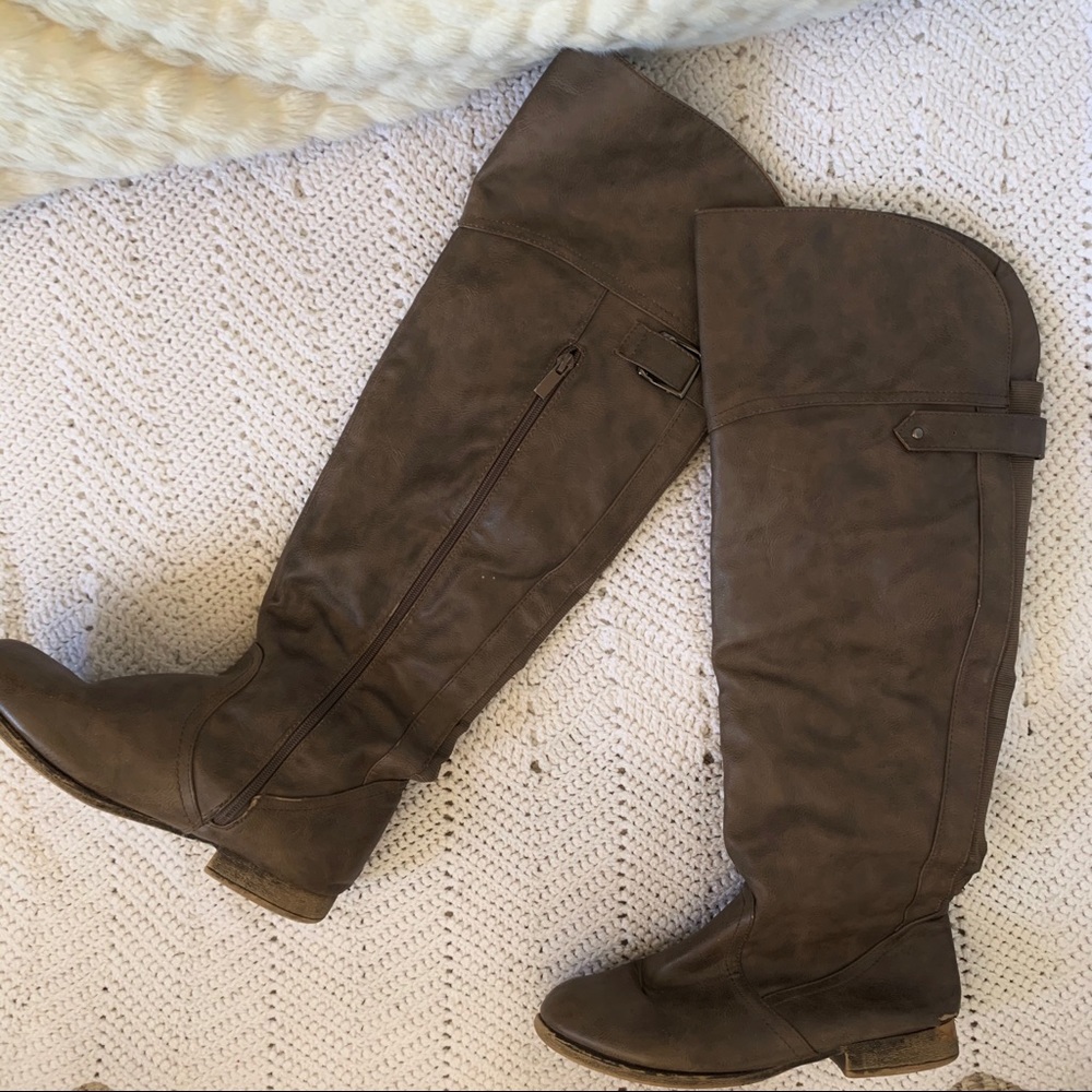 ••High knee flat heel boots••